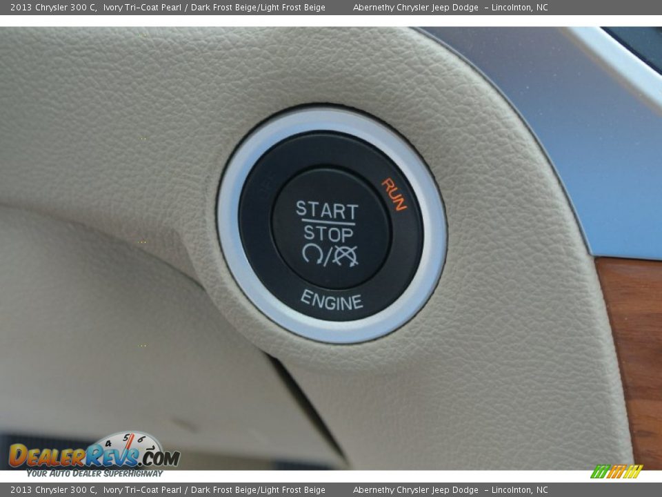 2013 Chrysler 300 C Ivory Tri-Coat Pearl / Dark Frost Beige/Light Frost Beige Photo #10