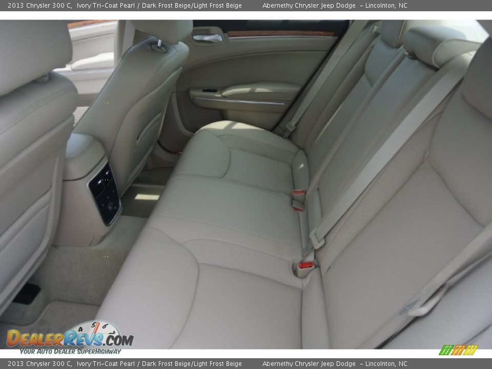 2013 Chrysler 300 C Ivory Tri-Coat Pearl / Dark Frost Beige/Light Frost Beige Photo #17