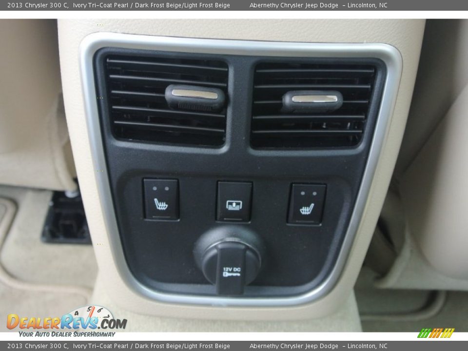 2013 Chrysler 300 C Ivory Tri-Coat Pearl / Dark Frost Beige/Light Frost Beige Photo #18