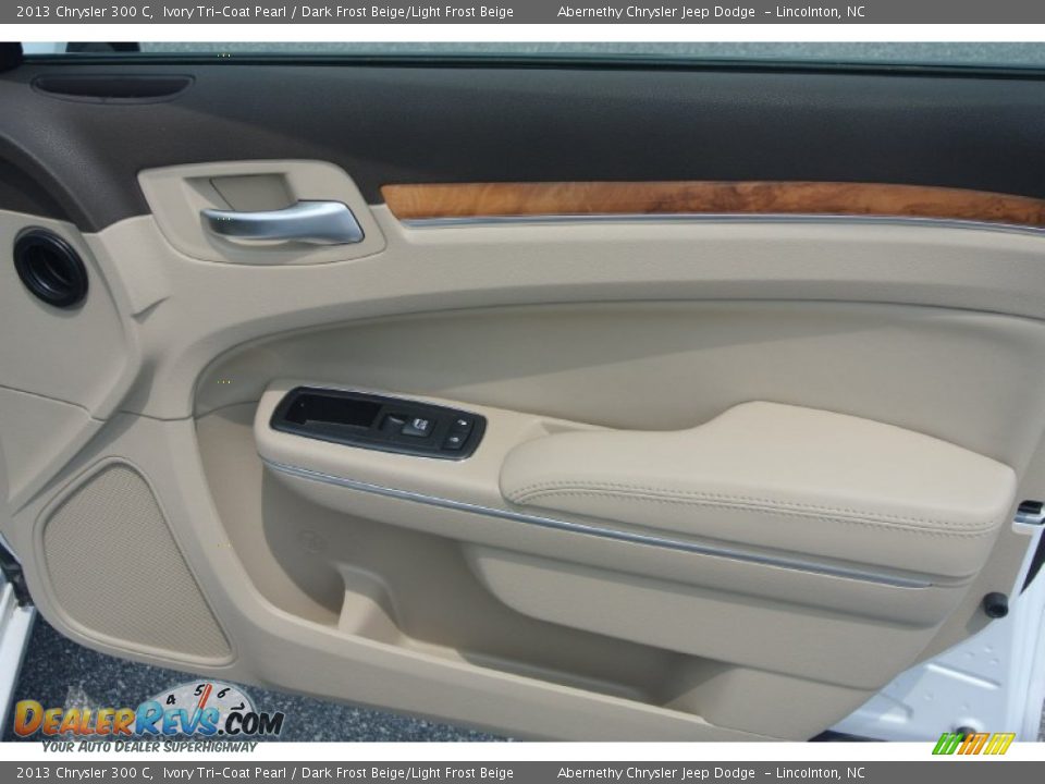 2013 Chrysler 300 C Ivory Tri-Coat Pearl / Dark Frost Beige/Light Frost Beige Photo #21