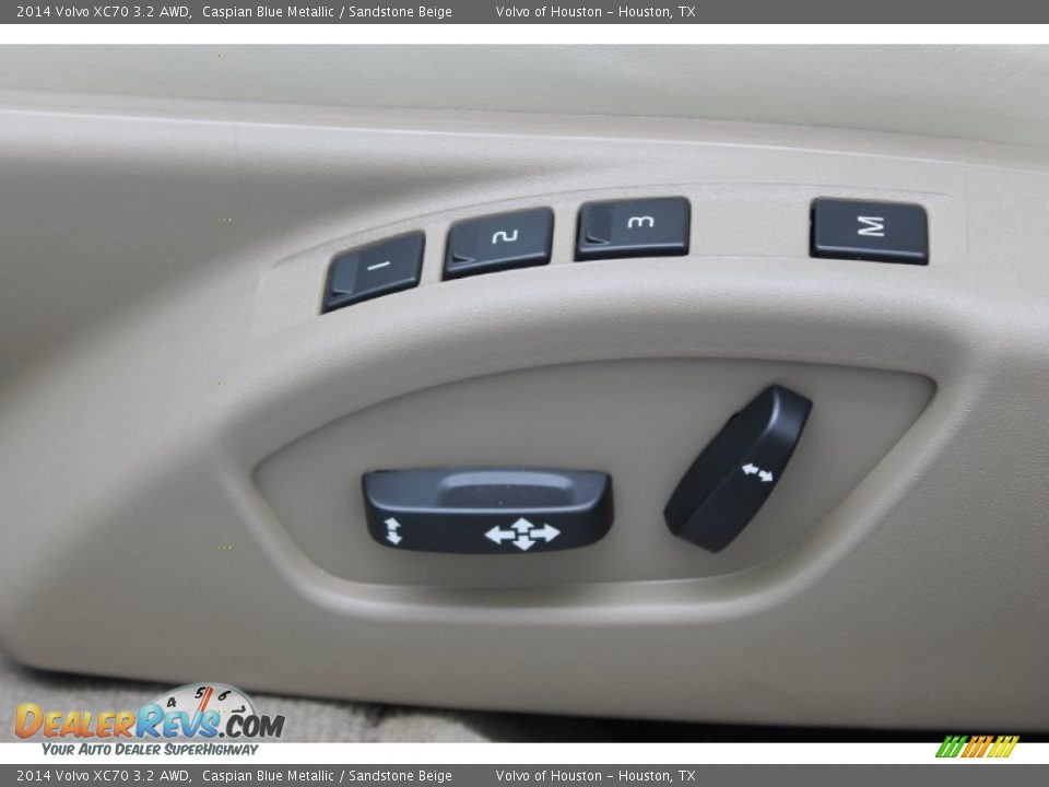 Controls of 2014 Volvo XC70 3.2 AWD Photo #5