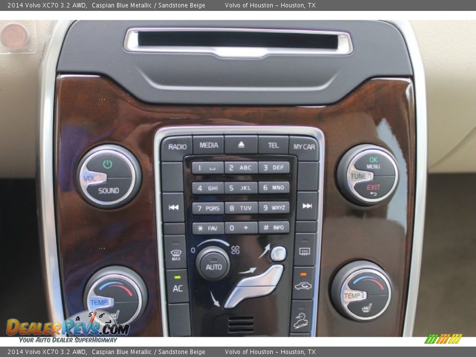 Controls of 2014 Volvo XC70 3.2 AWD Photo #9