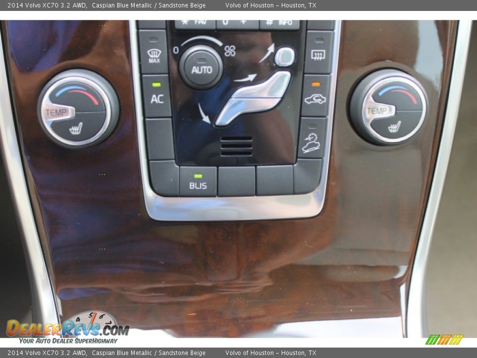 Controls of 2014 Volvo XC70 3.2 AWD Photo #11