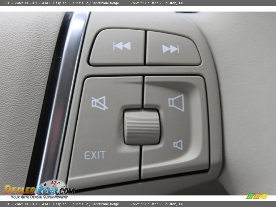 Controls of 2014 Volvo XC70 3.2 AWD Photo #14