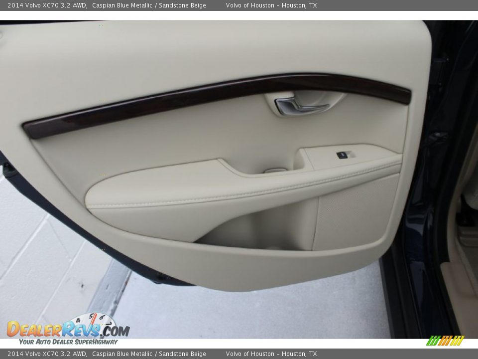 Door Panel of 2014 Volvo XC70 3.2 AWD Photo #15
