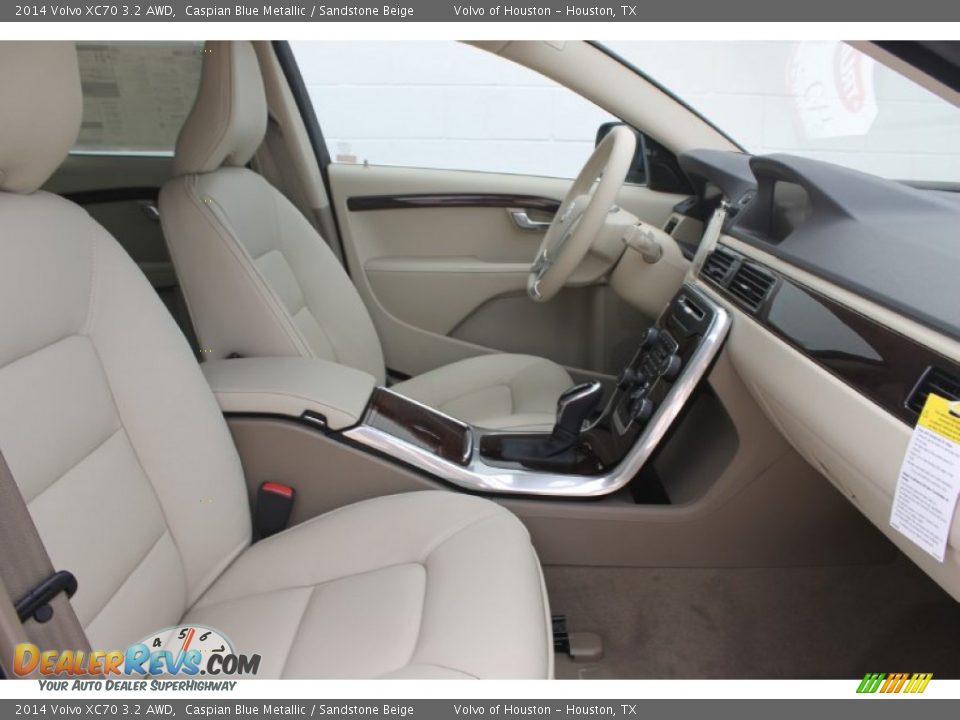 Front Seat of 2014 Volvo XC70 3.2 AWD Photo #24