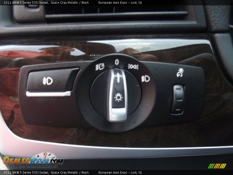 2011 BMW 5 Series 535i Sedan Space Gray Metallic / Black Photo #21