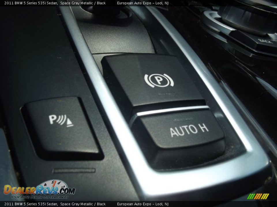2011 BMW 5 Series 535i Sedan Space Gray Metallic / Black Photo #36