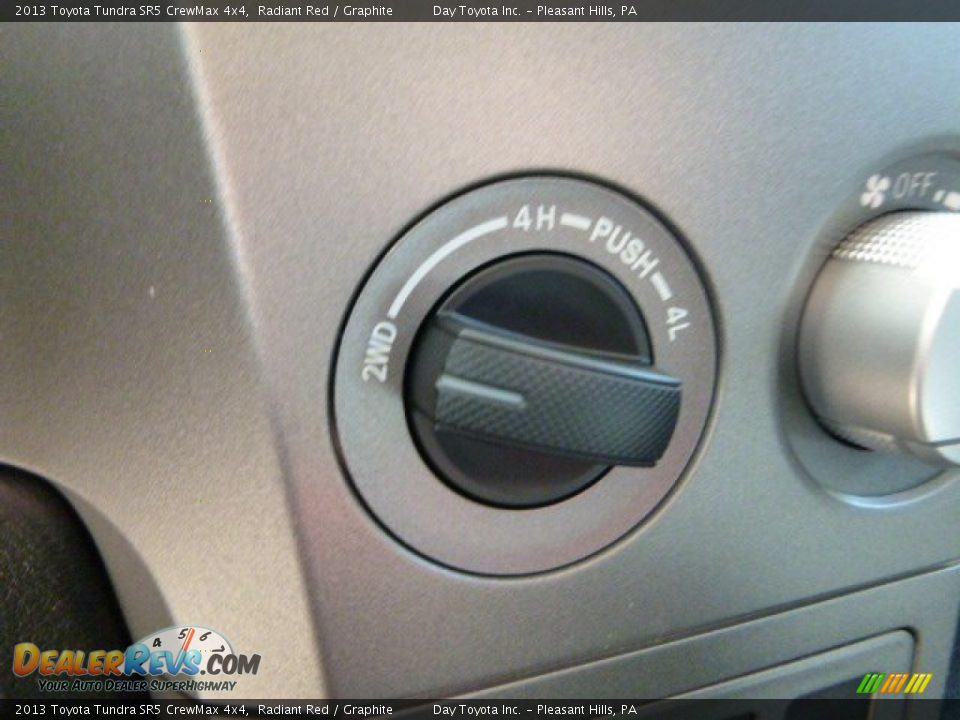 2013 Toyota Tundra SR5 CrewMax 4x4 Radiant Red / Graphite Photo #17
