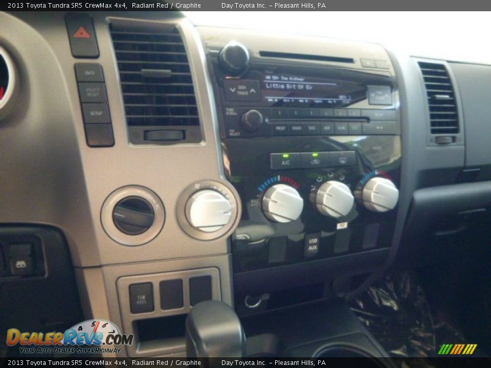 2013 Toyota Tundra SR5 CrewMax 4x4 Radiant Red / Graphite Photo #18
