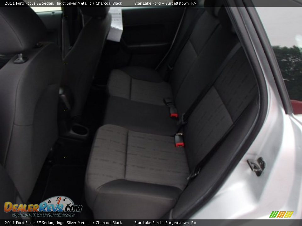 2011 Ford Focus SE Sedan Ingot Silver Metallic / Charcoal Black Photo #9