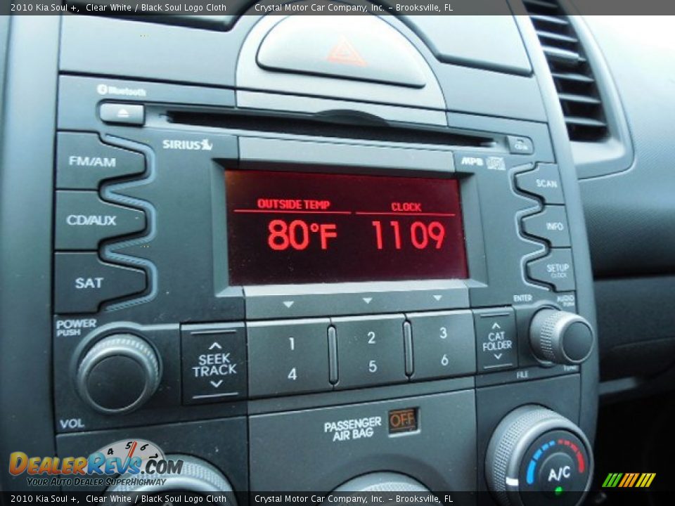 2010 Kia Soul + Clear White / Black Soul Logo Cloth Photo #20