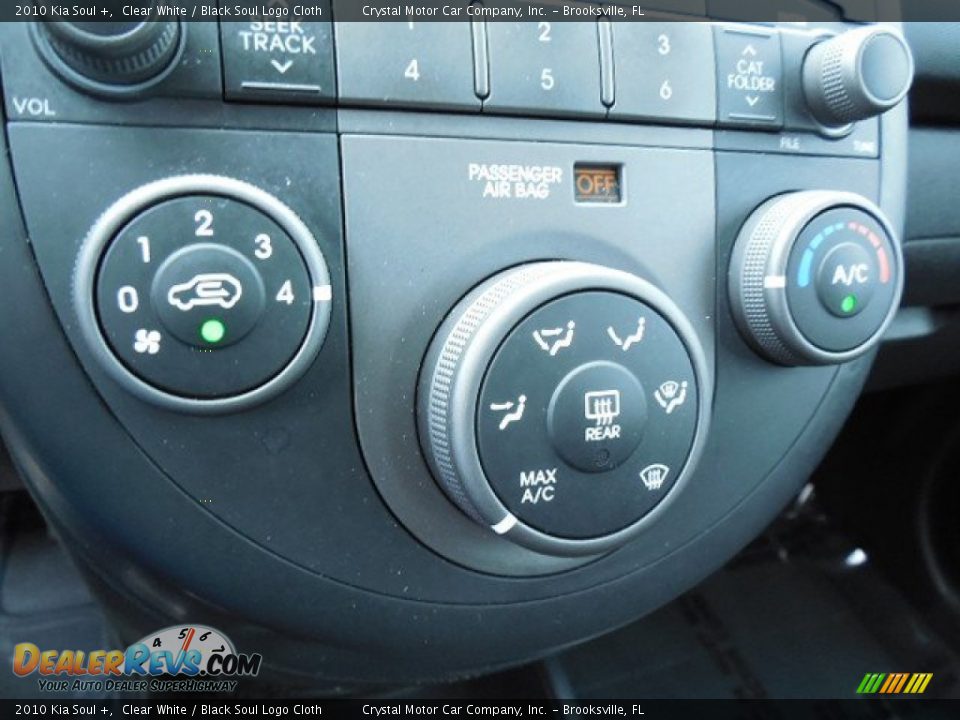 2010 Kia Soul + Clear White / Black Soul Logo Cloth Photo #21