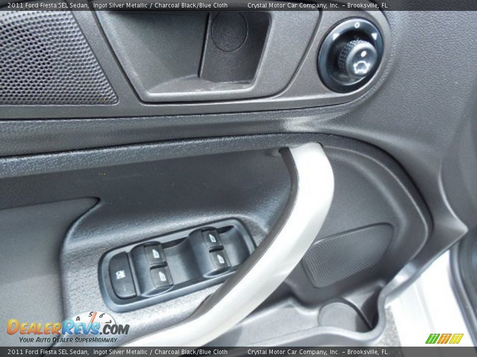 2011 Ford Fiesta SEL Sedan Ingot Silver Metallic / Charcoal Black/Blue Cloth Photo #17