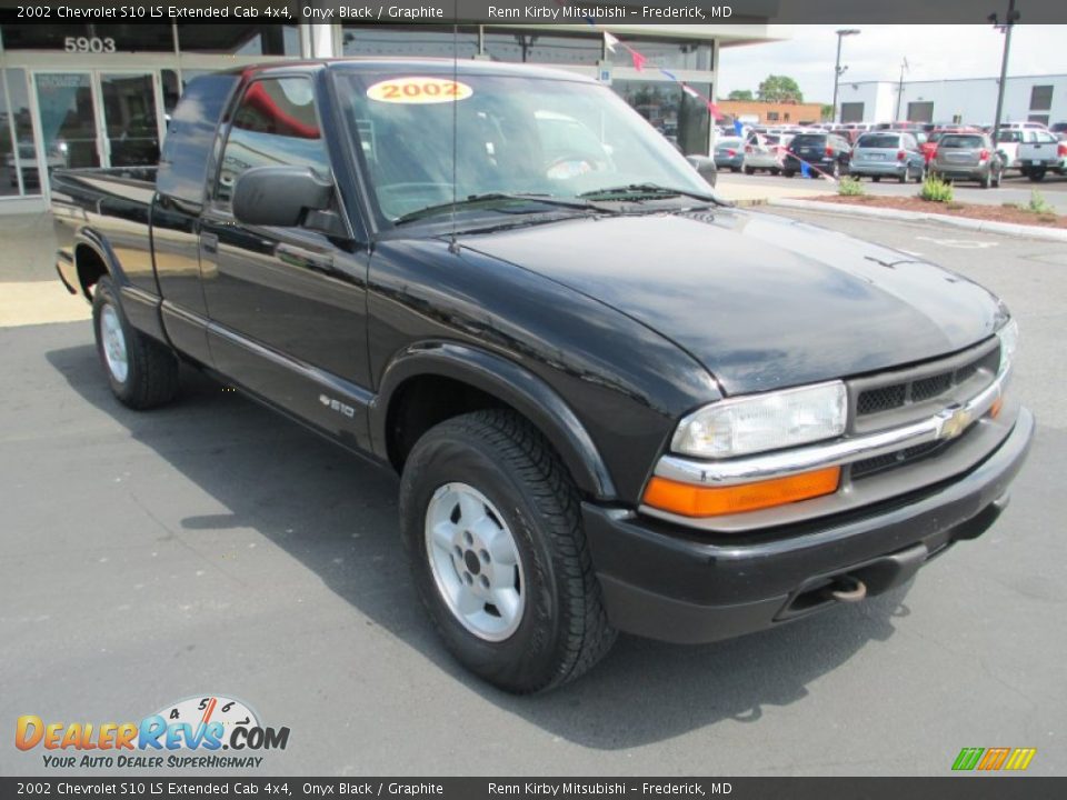2002 Chevrolet S10 LS Extended Cab 4x4 Onyx Black / Graphite Photo #1