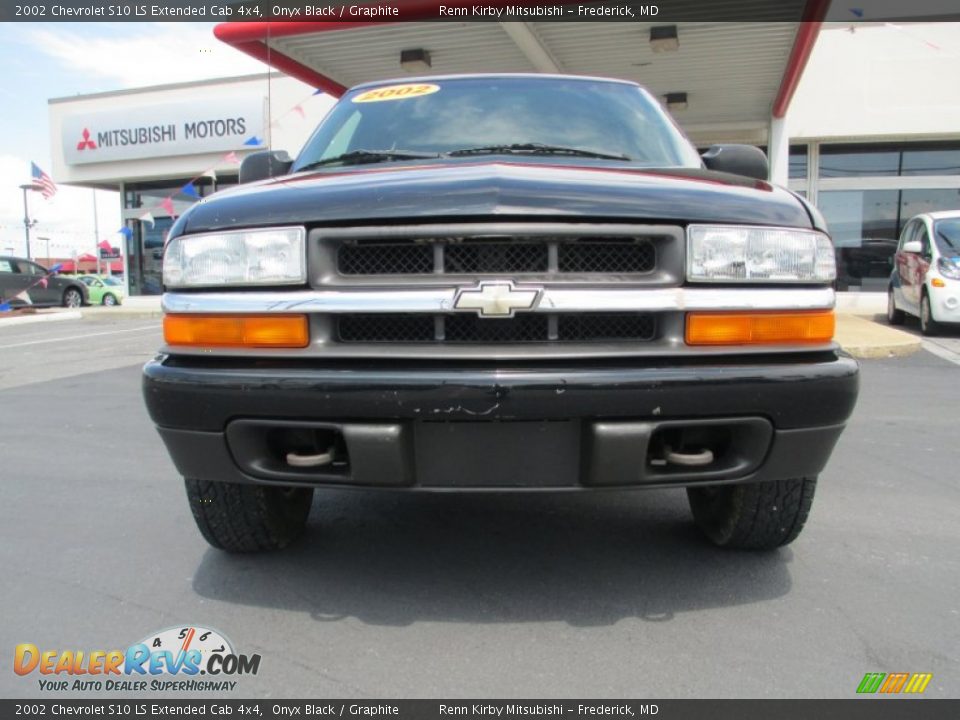 2002 Chevrolet S10 LS Extended Cab 4x4 Onyx Black / Graphite Photo #2