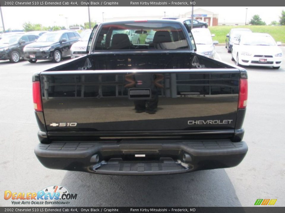 2002 Chevrolet S10 LS Extended Cab 4x4 Onyx Black / Graphite Photo #6