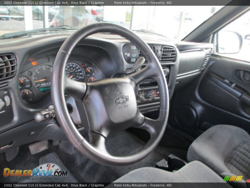 2002 Chevrolet S10 LS Extended Cab 4x4 Steering Wheel Photo #10