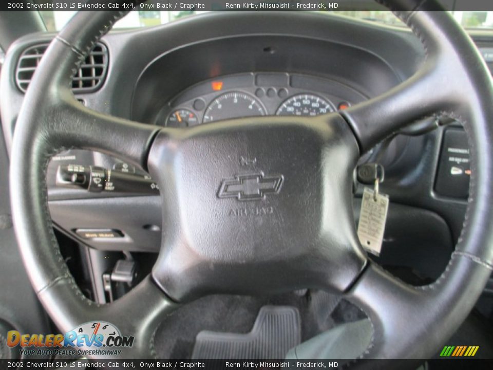 2002 Chevrolet S10 LS Extended Cab 4x4 Onyx Black / Graphite Photo #17