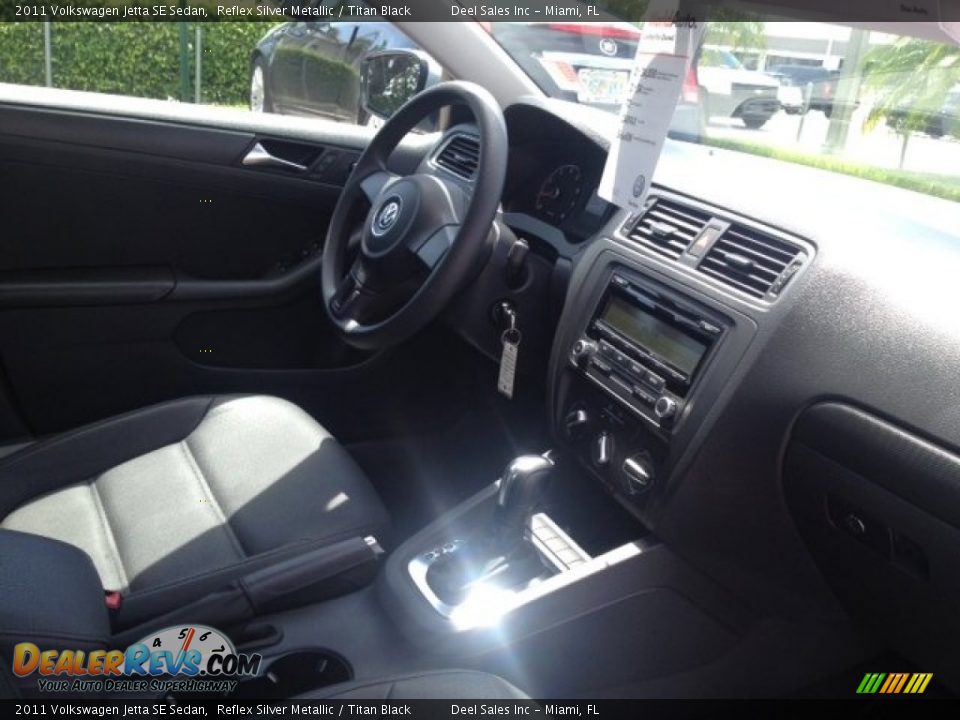 2011 Volkswagen Jetta SE Sedan Reflex Silver Metallic / Titan Black Photo #11