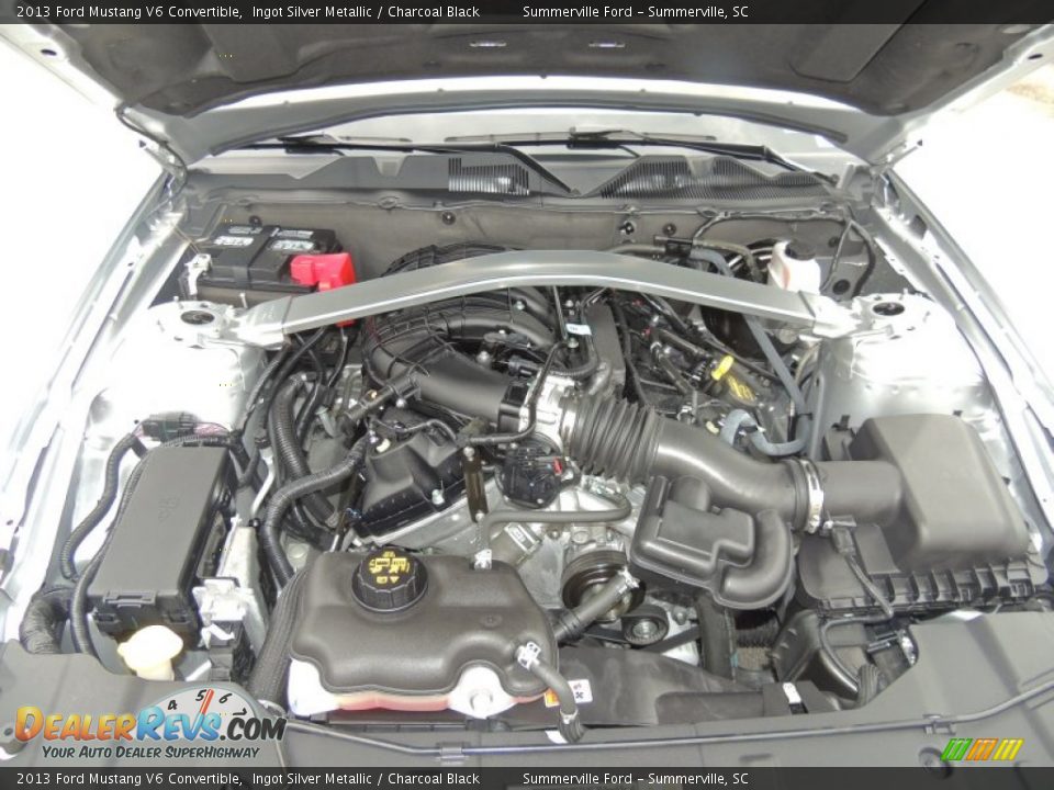 2013 Ford Mustang V6 Convertible Ingot Silver Metallic / Charcoal Black Photo #16