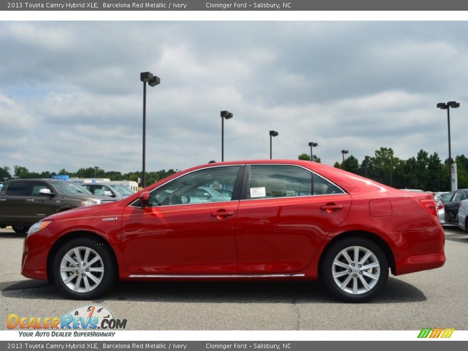 2013 Toyota Camry Hybrid XLE Barcelona Red Metallic / Ivory Photo #2