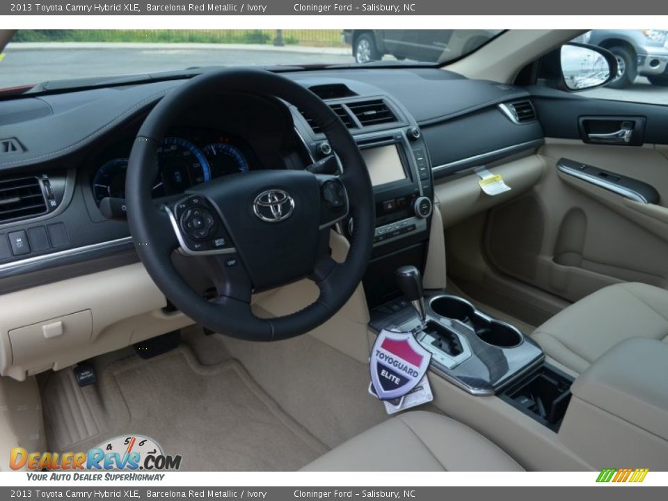 2013 Toyota Camry Hybrid XLE Barcelona Red Metallic / Ivory Photo #6