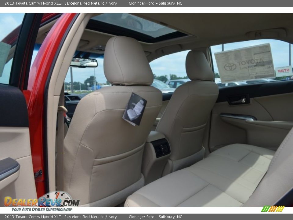2013 Toyota Camry Hybrid XLE Barcelona Red Metallic / Ivory Photo #7