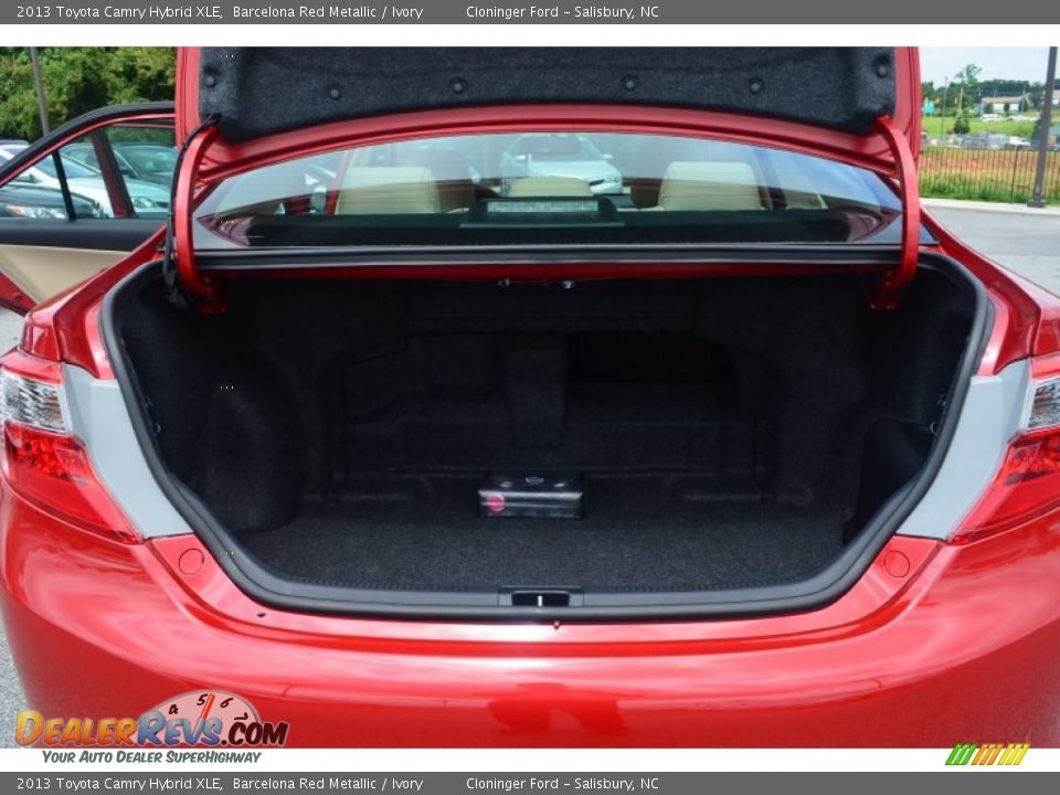 2013 Toyota Camry Hybrid XLE Barcelona Red Metallic / Ivory Photo #8