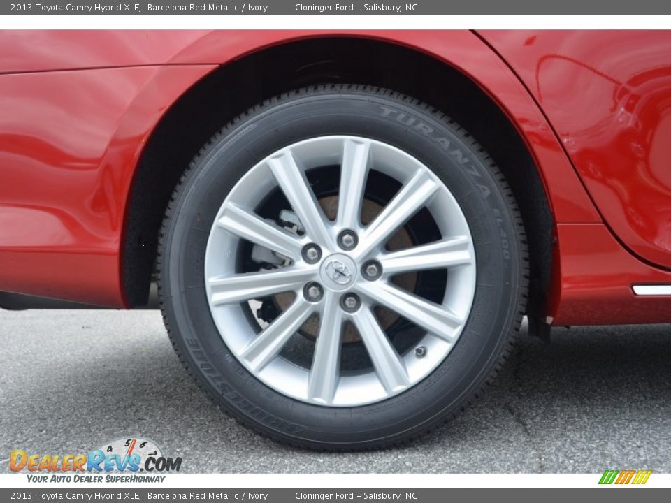 2013 Toyota Camry Hybrid XLE Barcelona Red Metallic / Ivory Photo #9