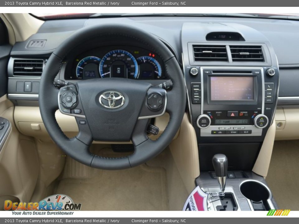 2013 Toyota Camry Hybrid XLE Barcelona Red Metallic / Ivory Photo #10