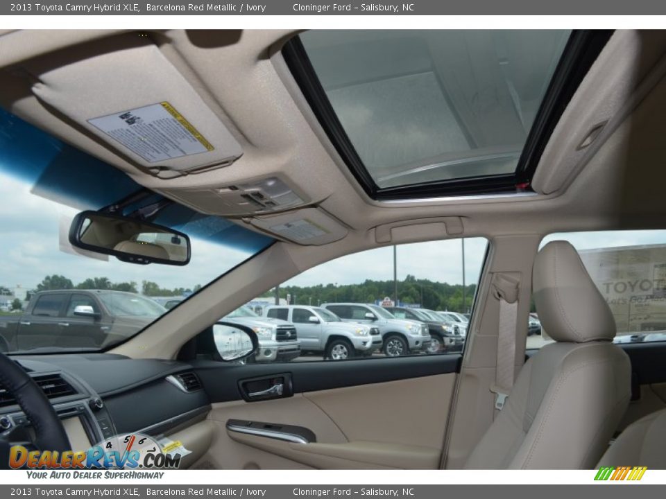 2013 Toyota Camry Hybrid XLE Barcelona Red Metallic / Ivory Photo #11
