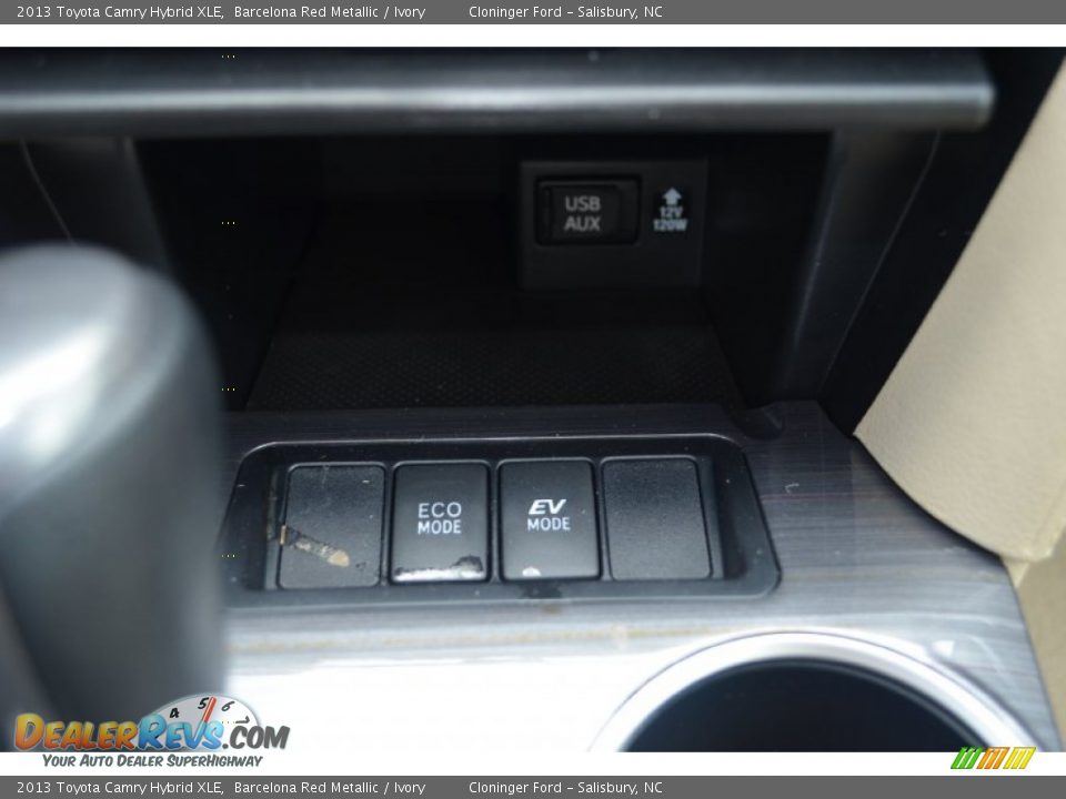 2013 Toyota Camry Hybrid XLE Barcelona Red Metallic / Ivory Photo #14