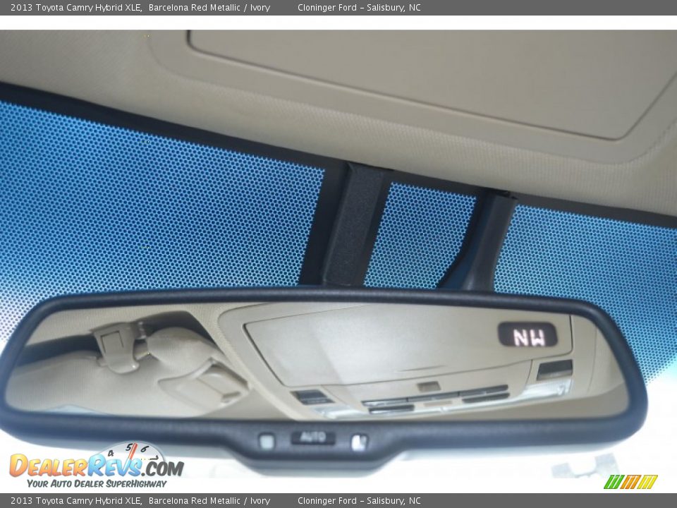 2013 Toyota Camry Hybrid XLE Barcelona Red Metallic / Ivory Photo #15