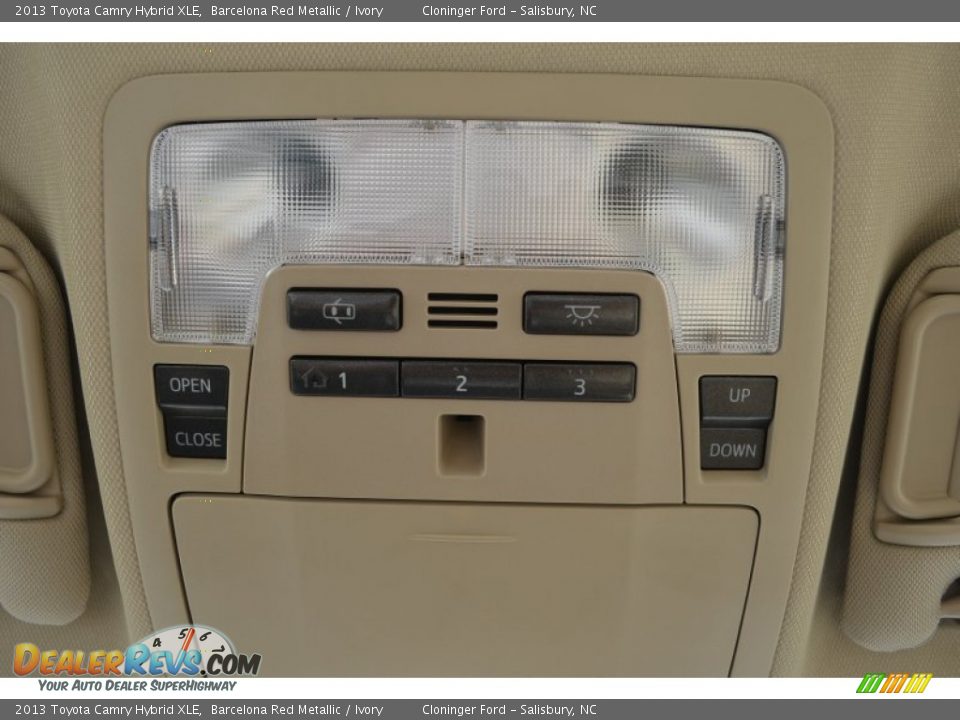 2013 Toyota Camry Hybrid XLE Barcelona Red Metallic / Ivory Photo #16