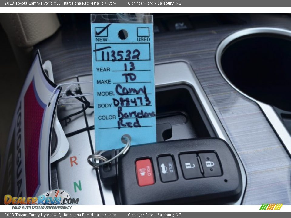 2013 Toyota Camry Hybrid XLE Barcelona Red Metallic / Ivory Photo #20