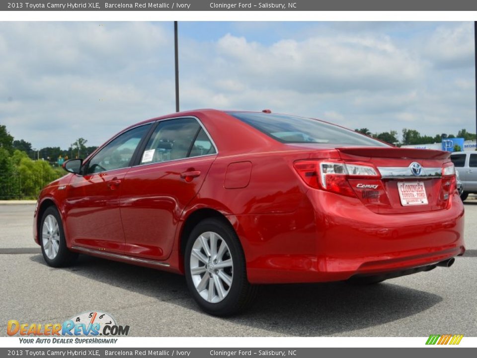 2013 Toyota Camry Hybrid XLE Barcelona Red Metallic / Ivory Photo #21