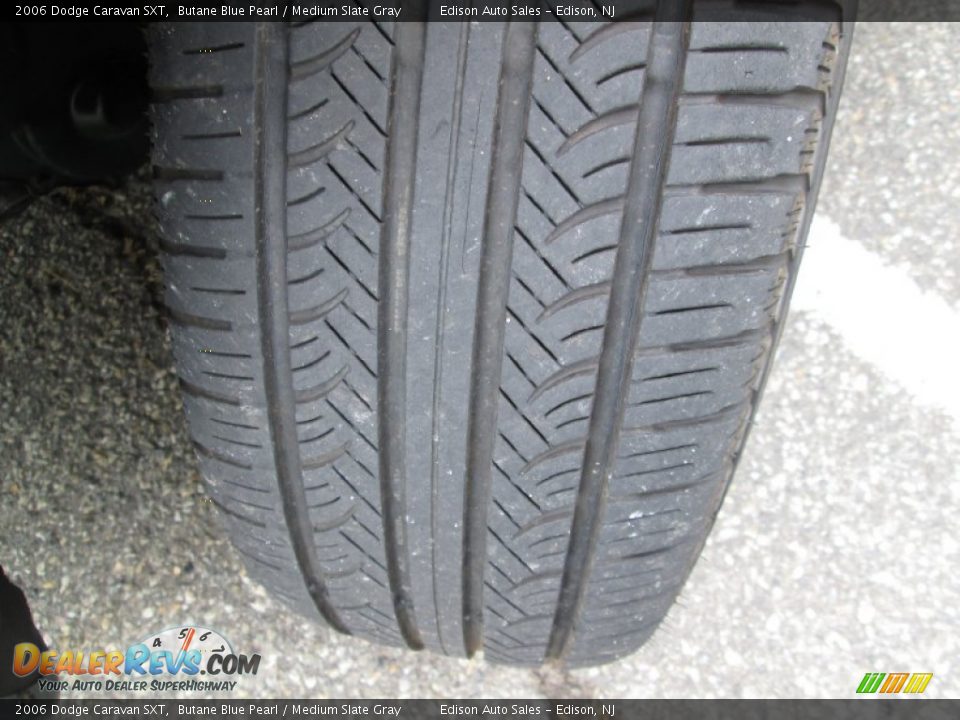 2006 Dodge Caravan SXT Butane Blue Pearl / Medium Slate Gray Photo #32