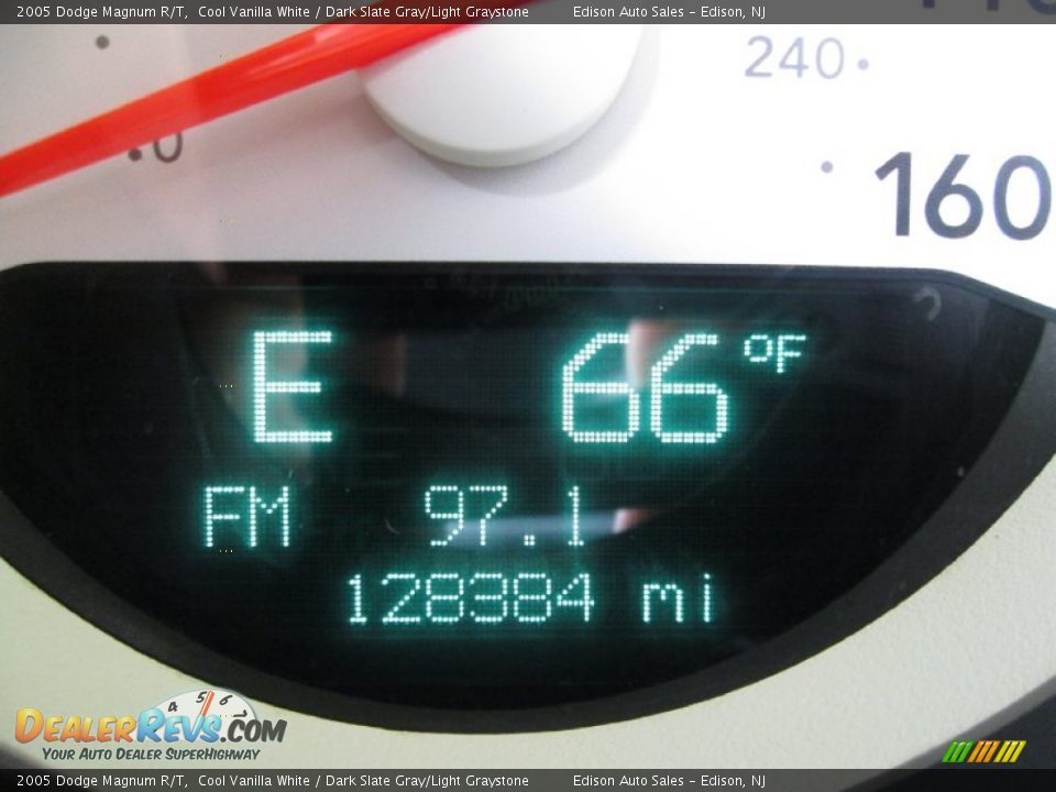 2005 Dodge Magnum R/T Cool Vanilla White / Dark Slate Gray/Light Graystone Photo #23