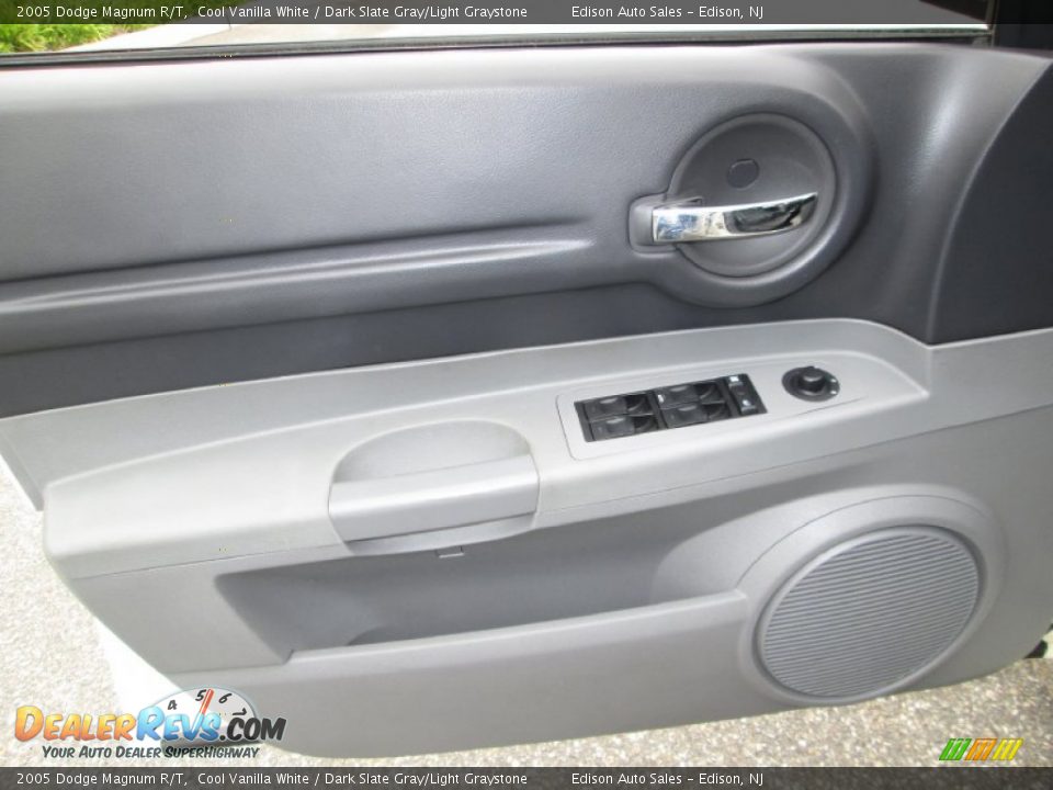 2005 Dodge Magnum R/T Cool Vanilla White / Dark Slate Gray/Light Graystone Photo #25