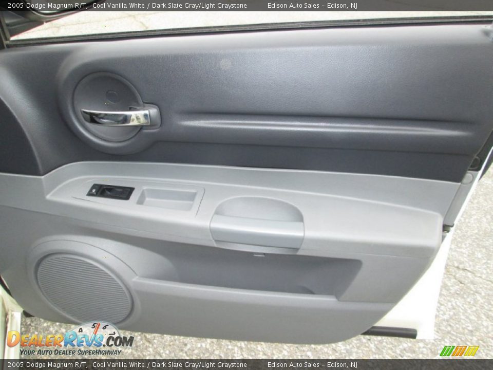 2005 Dodge Magnum R/T Cool Vanilla White / Dark Slate Gray/Light Graystone Photo #26