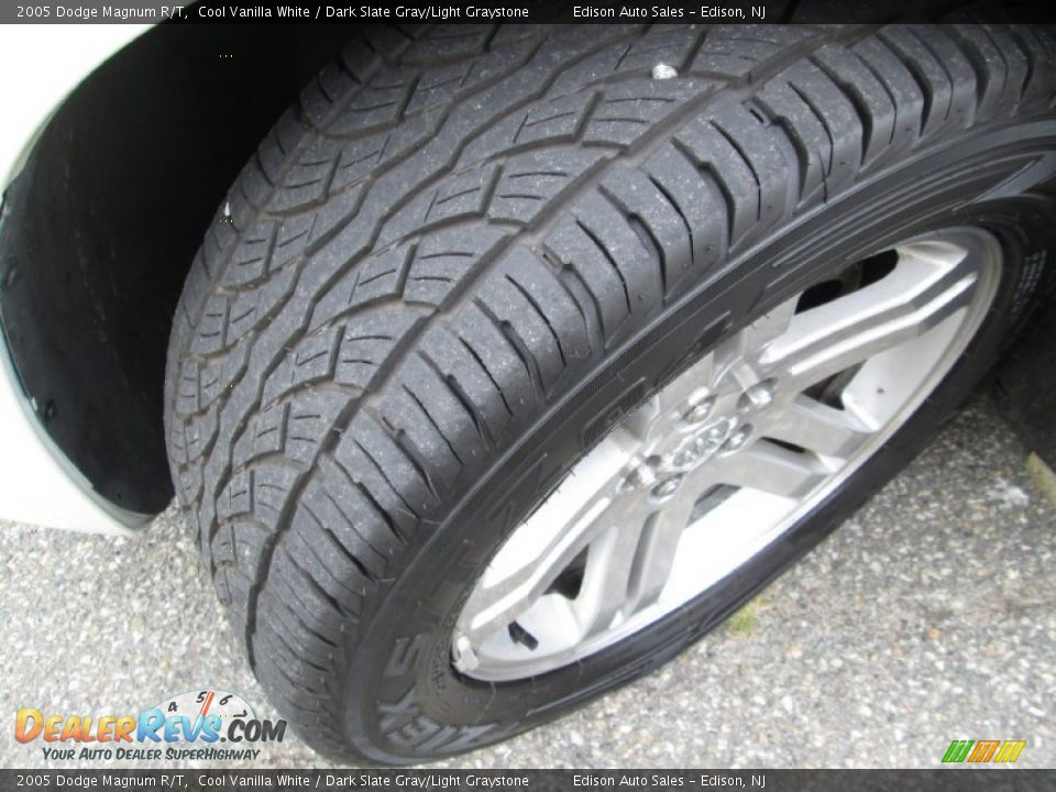 2005 Dodge Magnum R/T Cool Vanilla White / Dark Slate Gray/Light Graystone Photo #31