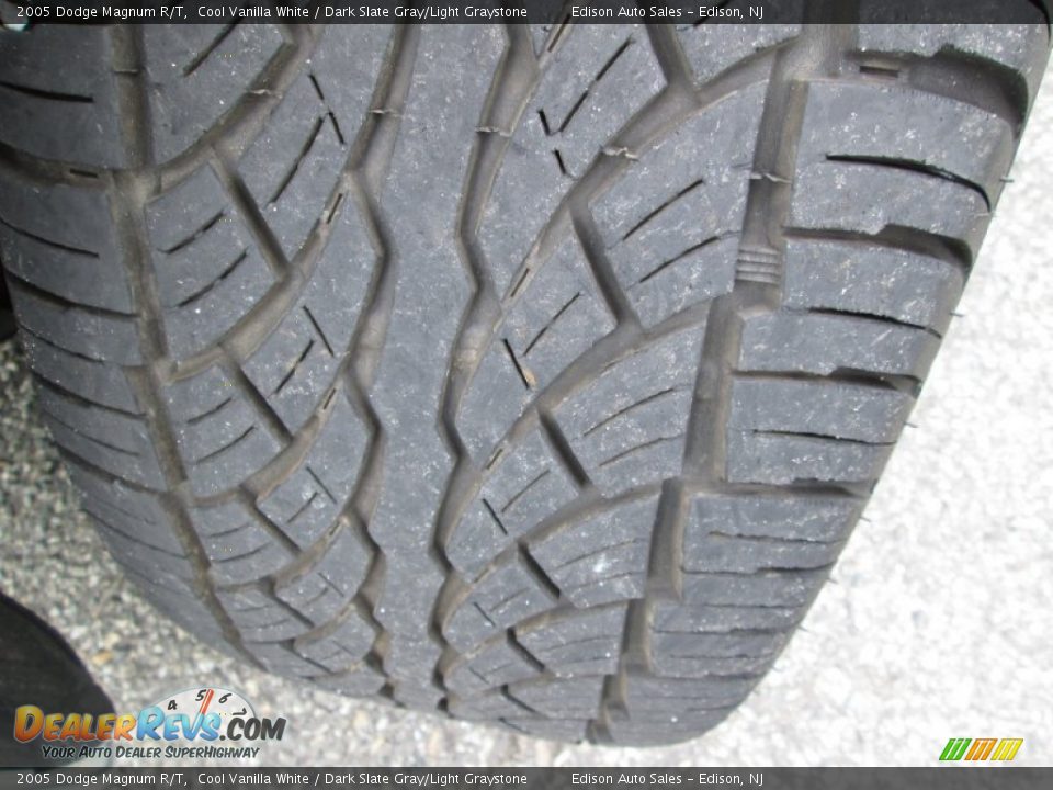 2005 Dodge Magnum R/T Cool Vanilla White / Dark Slate Gray/Light Graystone Photo #32
