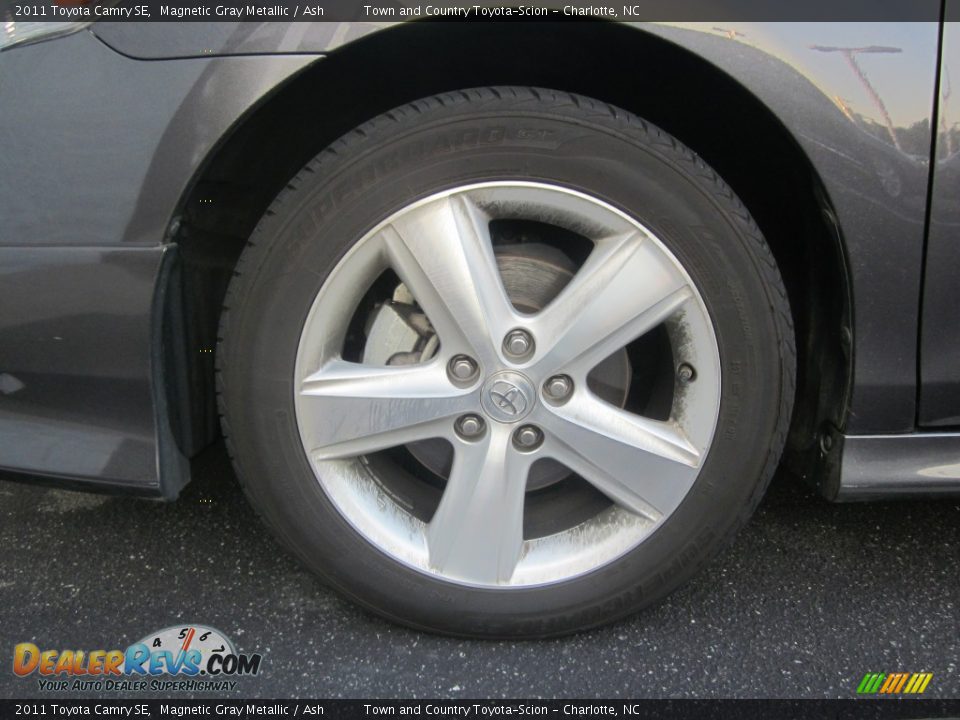 2011 Toyota Camry SE Magnetic Gray Metallic / Ash Photo #5