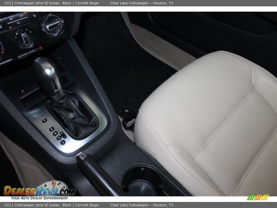 2011 Volkswagen Jetta SE Sedan Black / Cornsilk Beige Photo #17