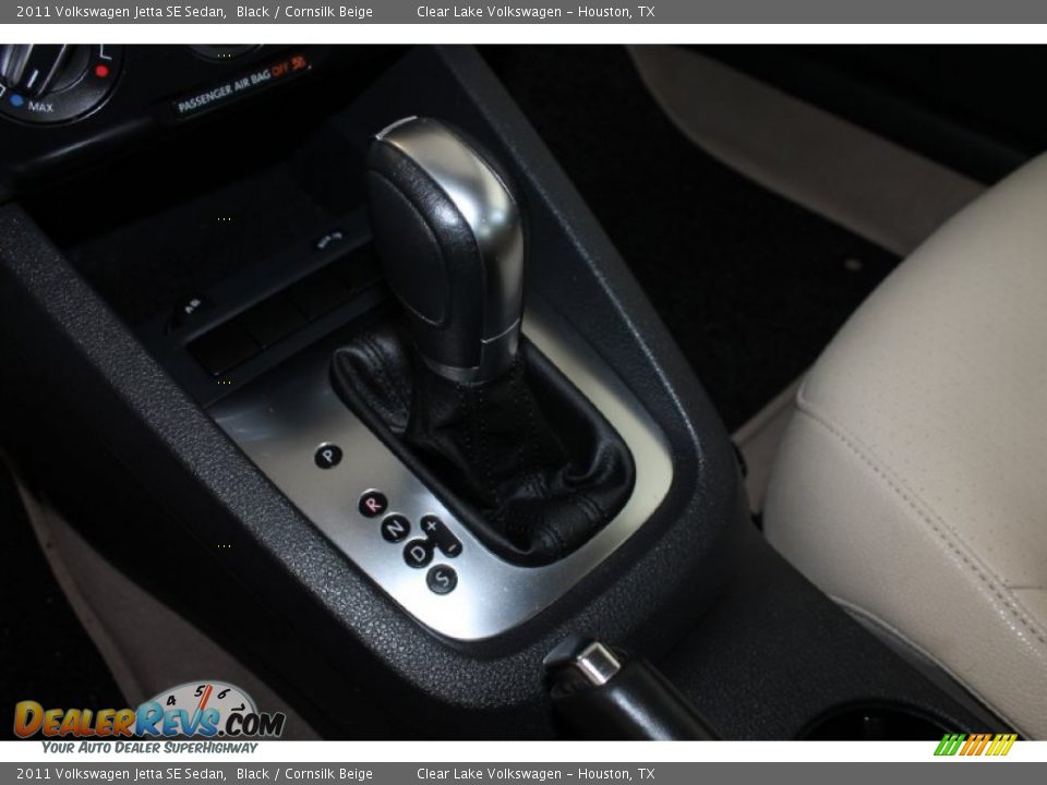 2011 Volkswagen Jetta SE Sedan Black / Cornsilk Beige Photo #26