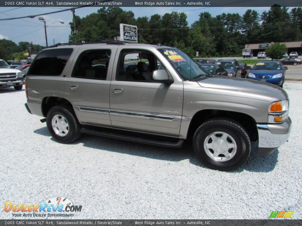 2003 GMC Yukon SLT 4x4 Sandalwood Metallic / Neutral/Shale Photo #2