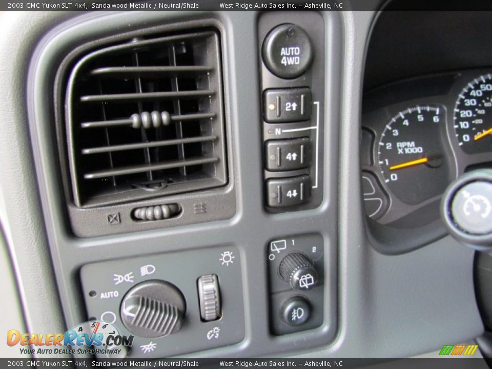2003 GMC Yukon SLT 4x4 Sandalwood Metallic / Neutral/Shale Photo #28