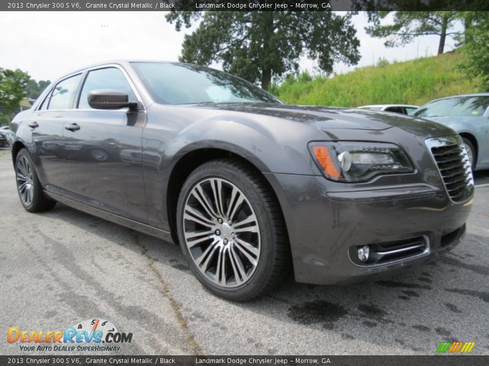 Front 3/4 View of 2013 Chrysler 300 S V6 Photo #4