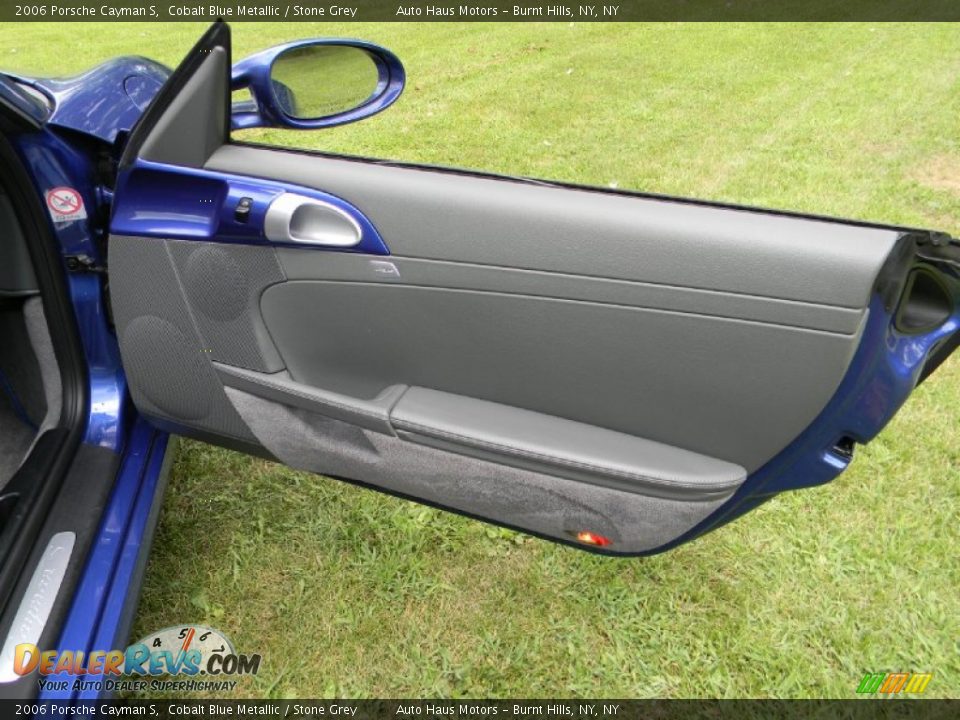 Door Panel of 2006 Porsche Cayman S Photo #21